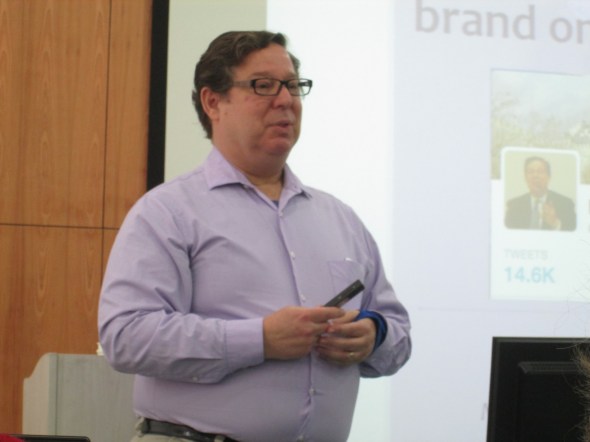 Teaching Data Journalism at Tsinghua. (Photo by Zhang Sihan)